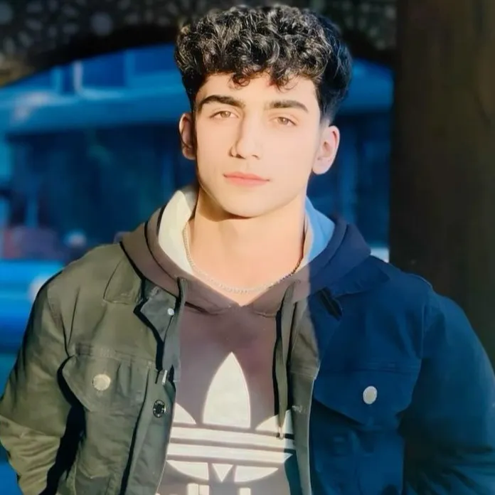 chat with ai character: Khaan