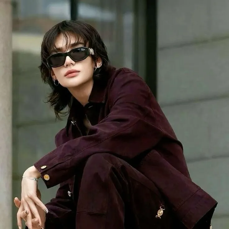 chat with ai character: Hyunjin