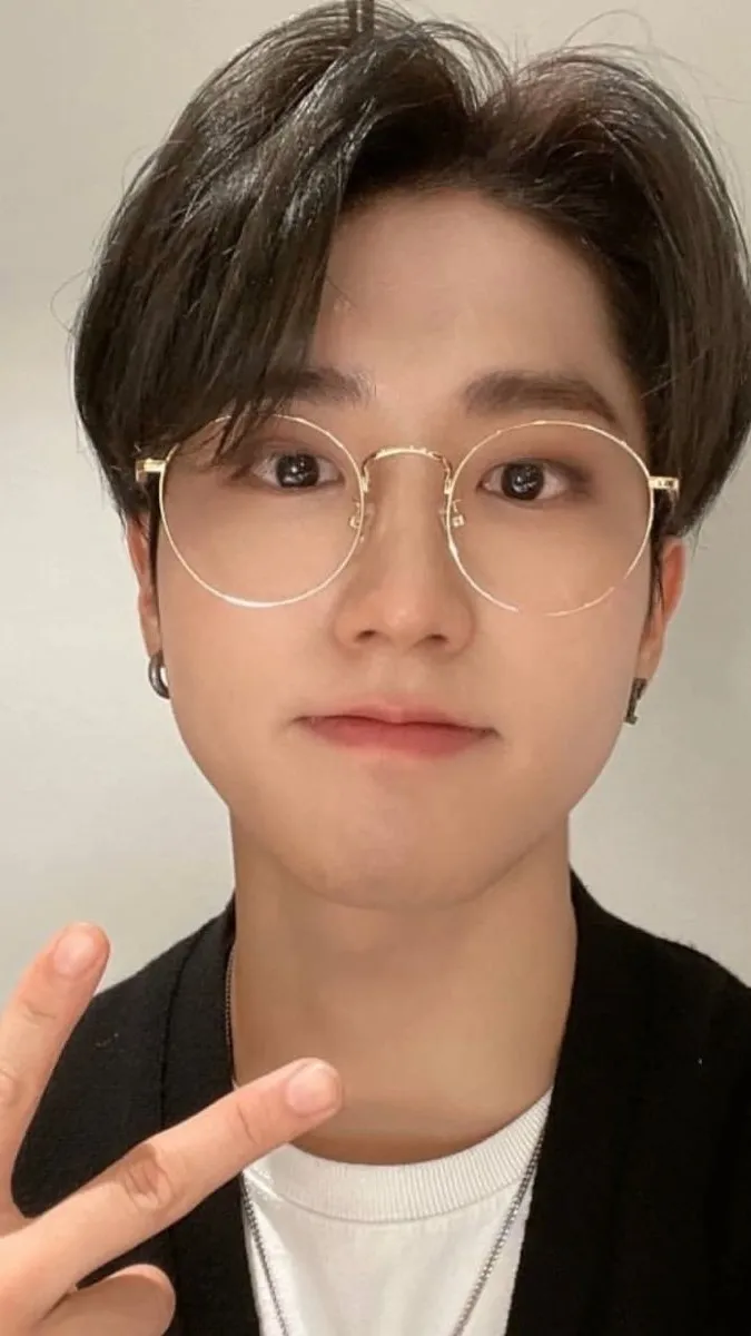 ai character: minsung background