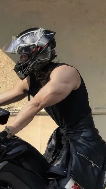 ai character: ~Noah~ background