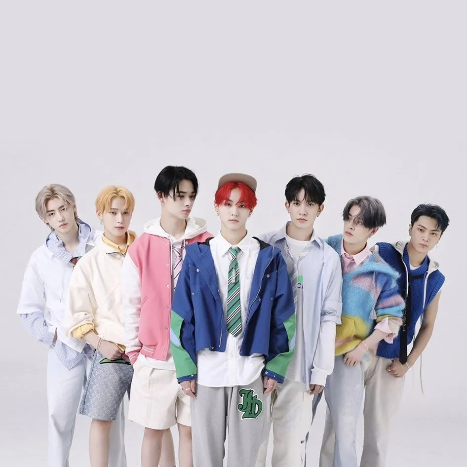 chat with ai character: Enhypen school