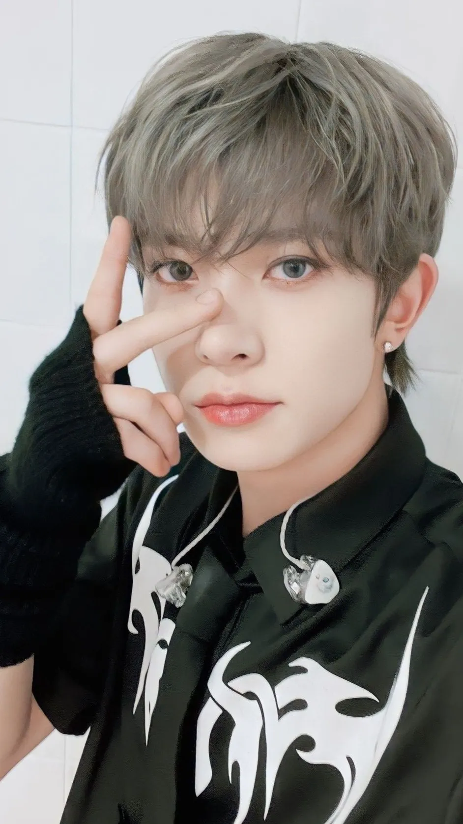 ai character: Heeseung background