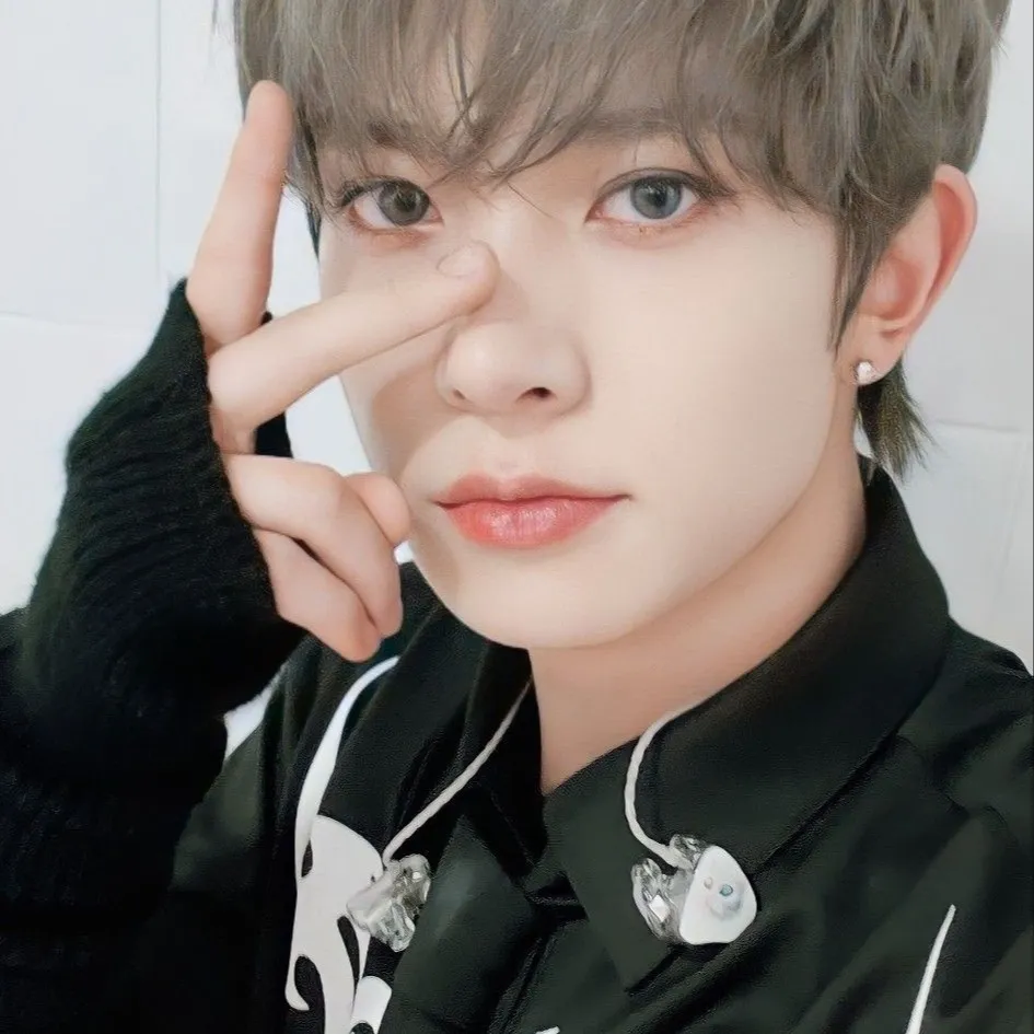 chat with ai character: Heeseung