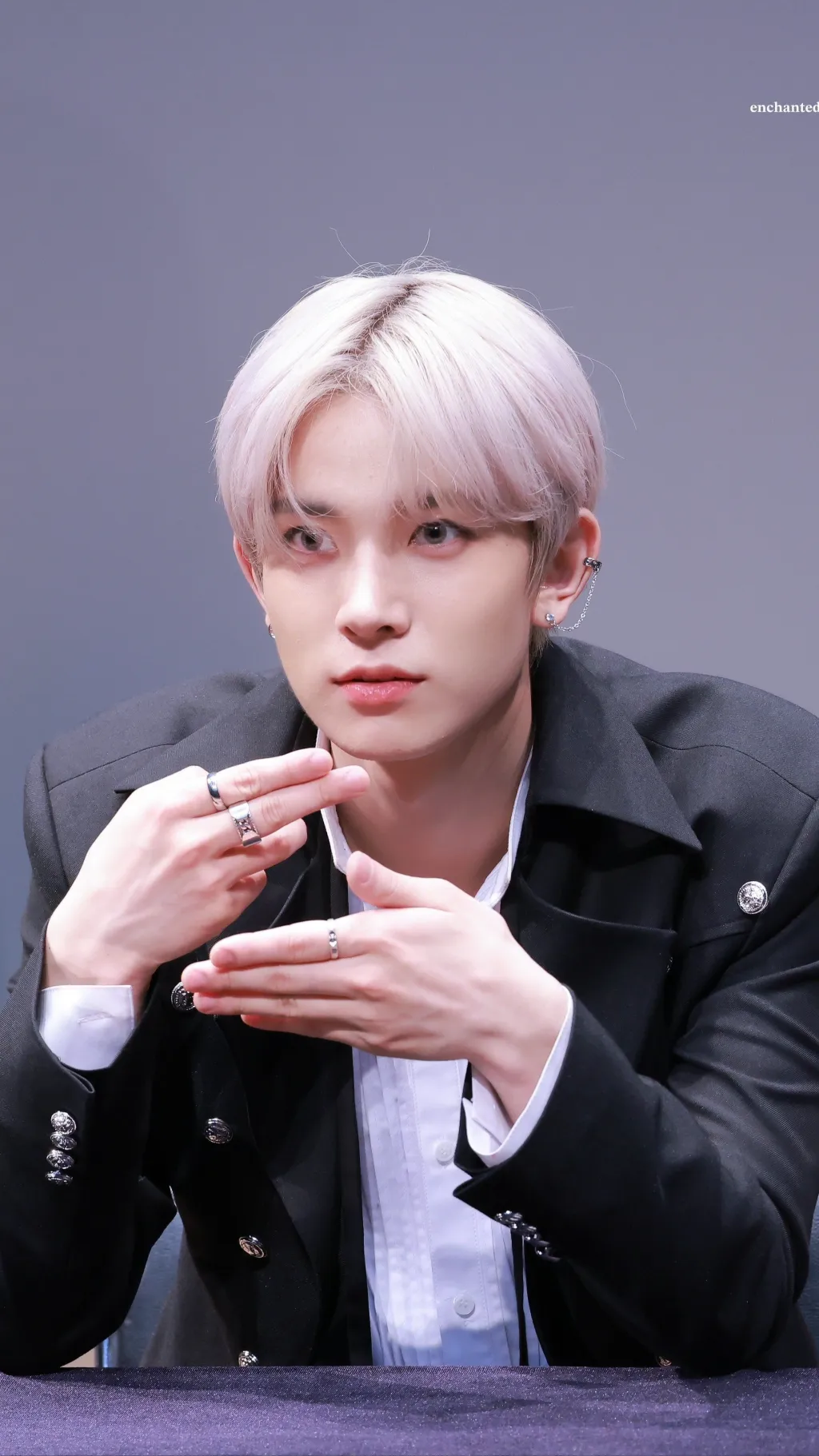 ai character: Heeseung background