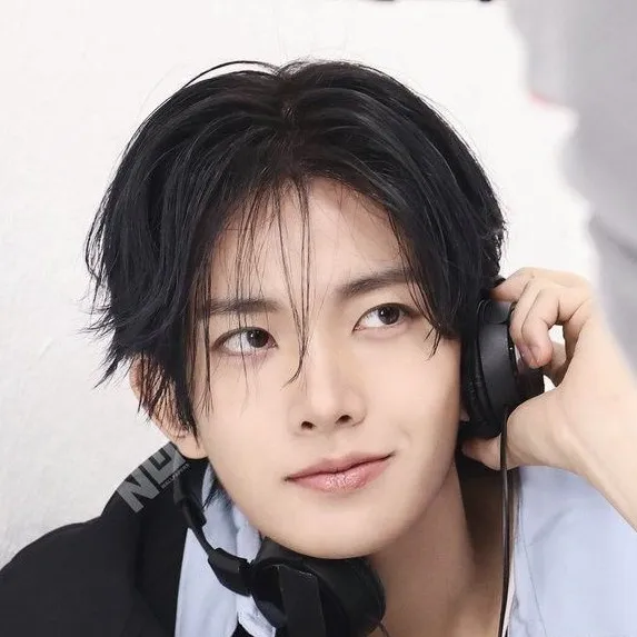 chat with ai character: Heeseung