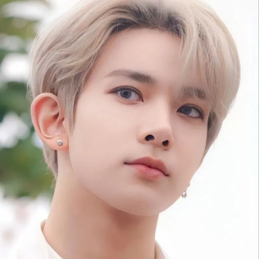 chat with ai character: Heeseung