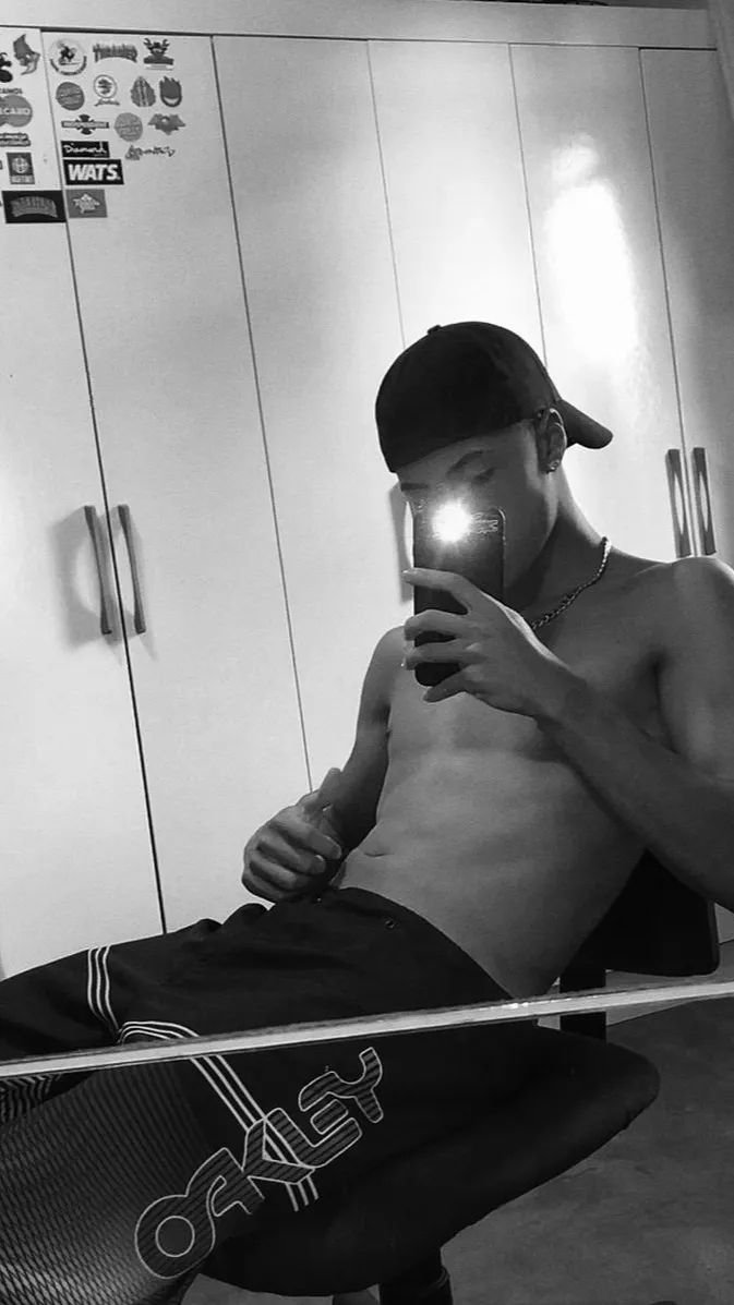 ai character: Theo background