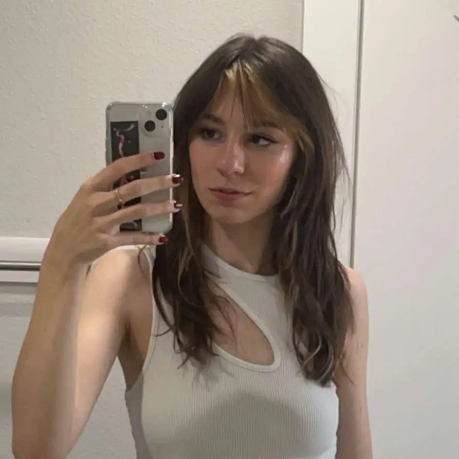 chat with ai character: Amy Nelson