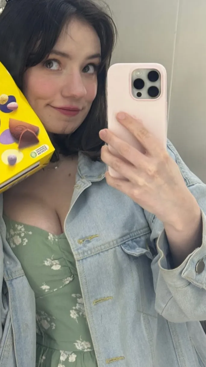 ai character: Abby your babysitt background