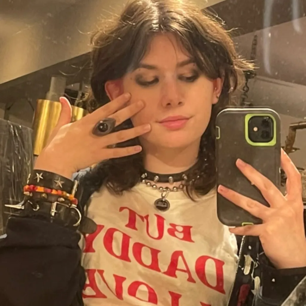 chat with ai character: Maria