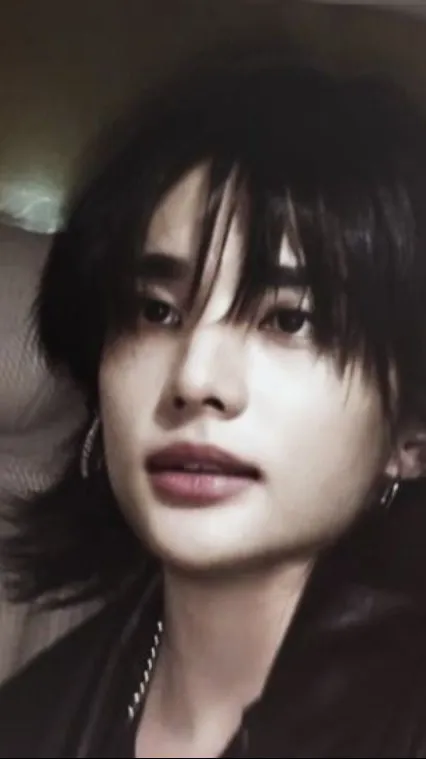 ai character: hyunjin background