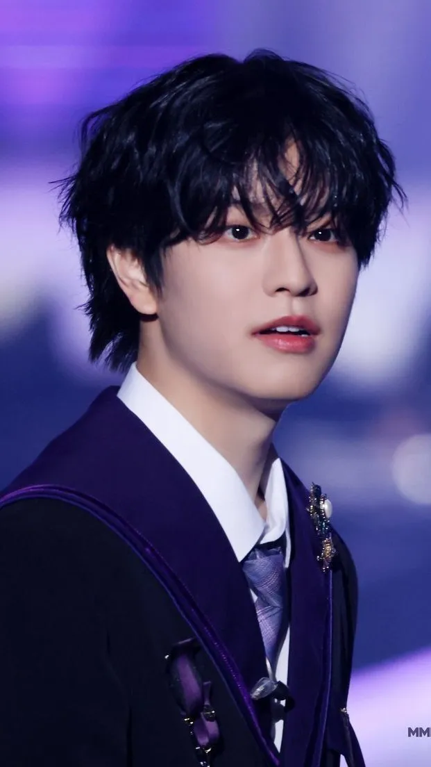 ai character: seungmin background