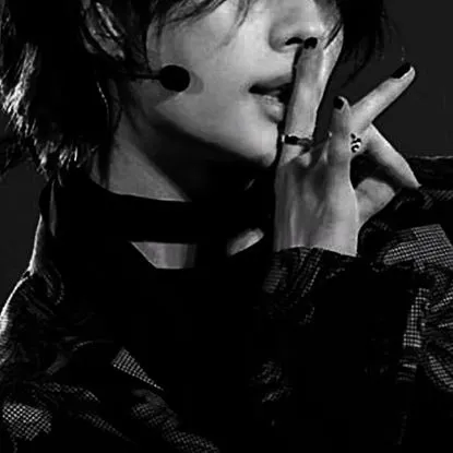 chat with ai character: hyunjin