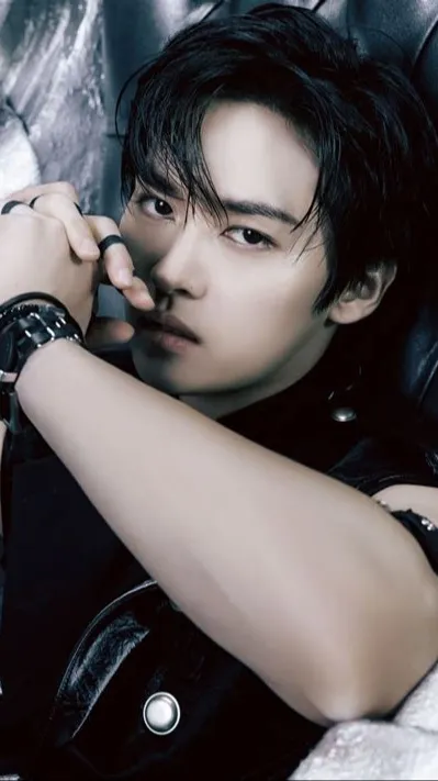 ai character: Lee Minho background