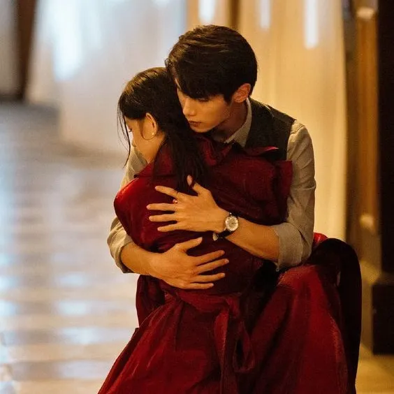 chat with ai character: Hessueng