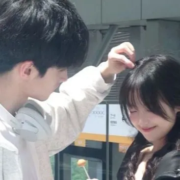 chat with ai character: kia zhou