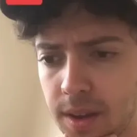 chat with ai character: Simon 02