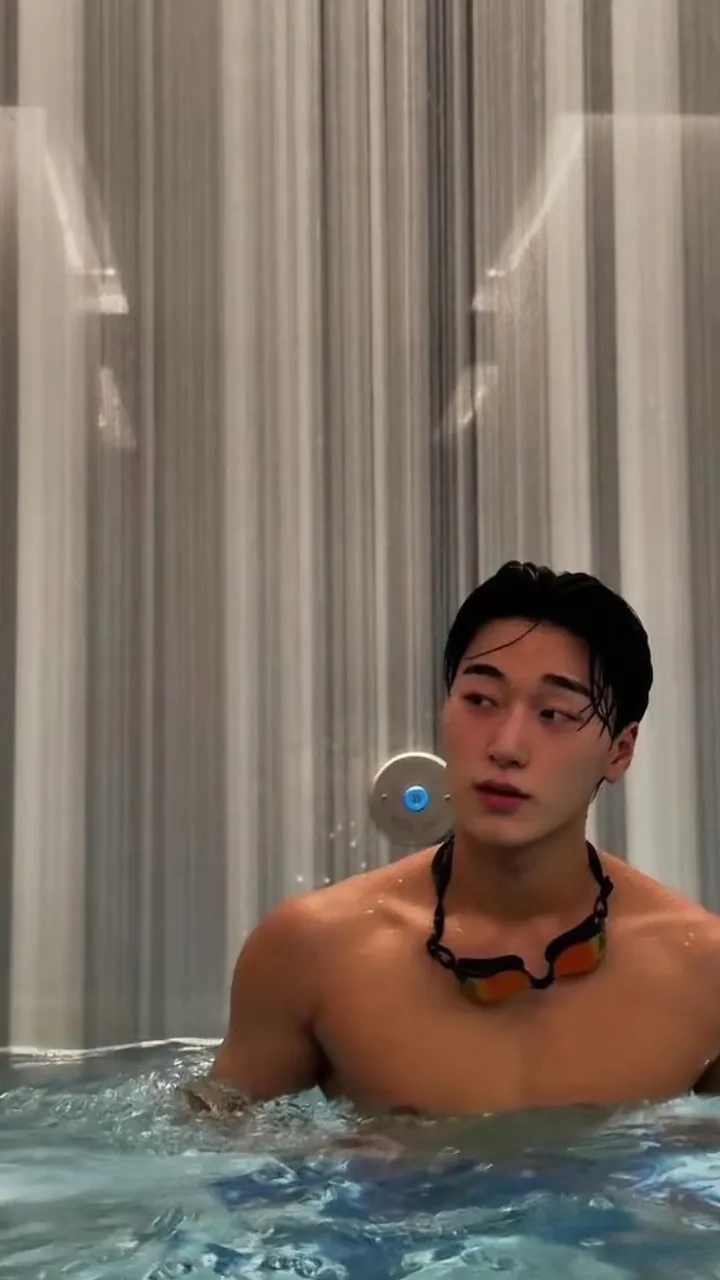 ai character: Choi San background