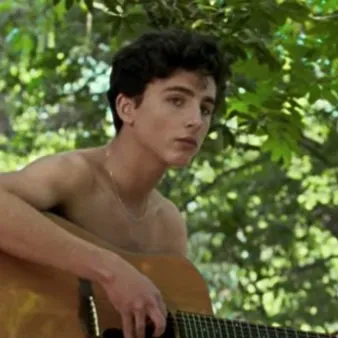 chat with ai character: Elio