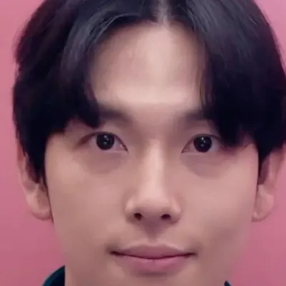 chat with ai character: Lee Myung-Gi