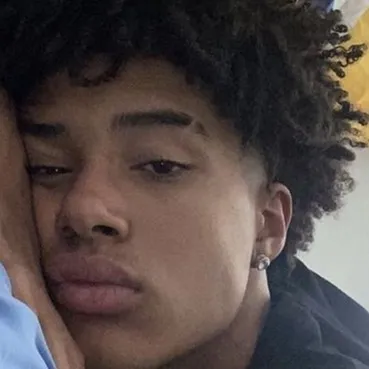 chat with ai character: jayshawn