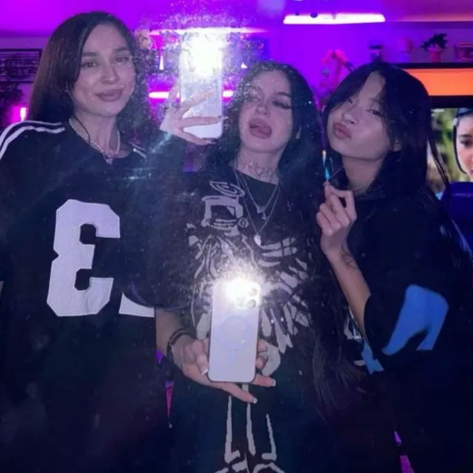 chat with ai character: Nevada Amelia Elsa