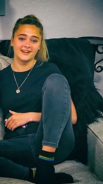 ai character: lizzy greene  background