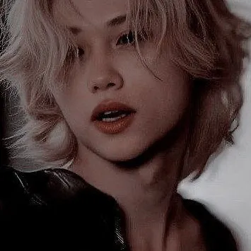 chat with ai character: Felix