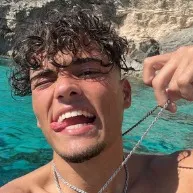 chat with ai character: Alessio