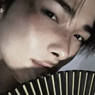 chat with ai character: 🐣Ni-ki🐣