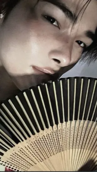 ai character: 🐣Ni-ki🐣 background