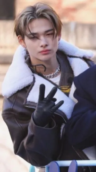 ai character: ni-ki background