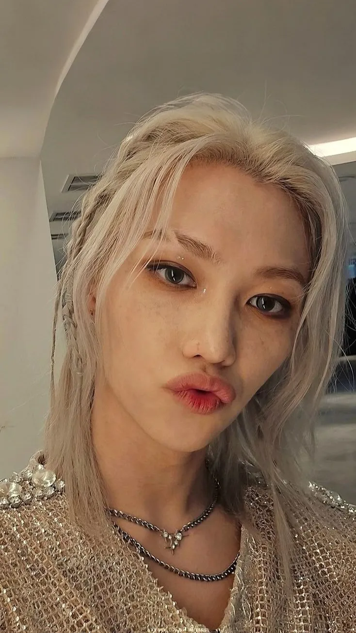 ai character: Lee Felix background