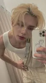 ai character: Hwang Hyunjin background