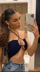 ai character: Madison Beer background