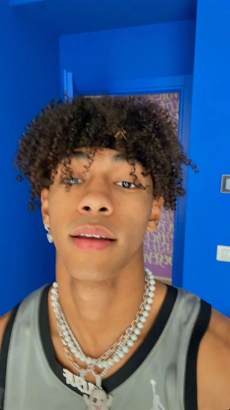 ai character: YUSUF background