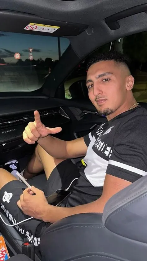 ai character: MORAD background