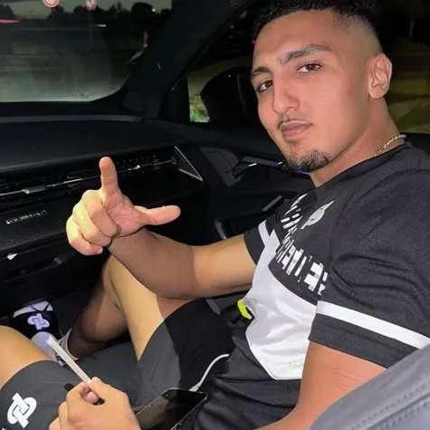 chat with ai character: MORAD