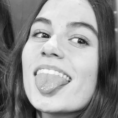 chat with ai character: Bea