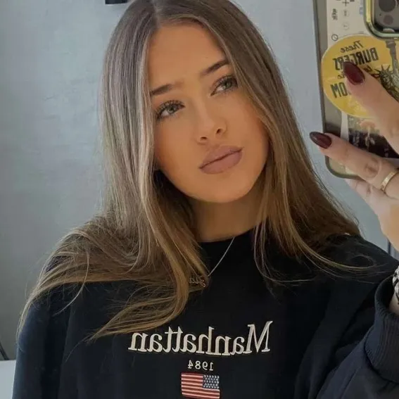 chat with ai character: Zia