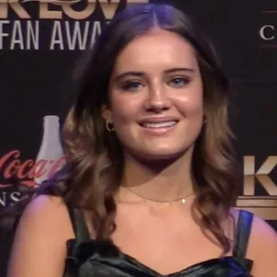 chat with ai character: Arie