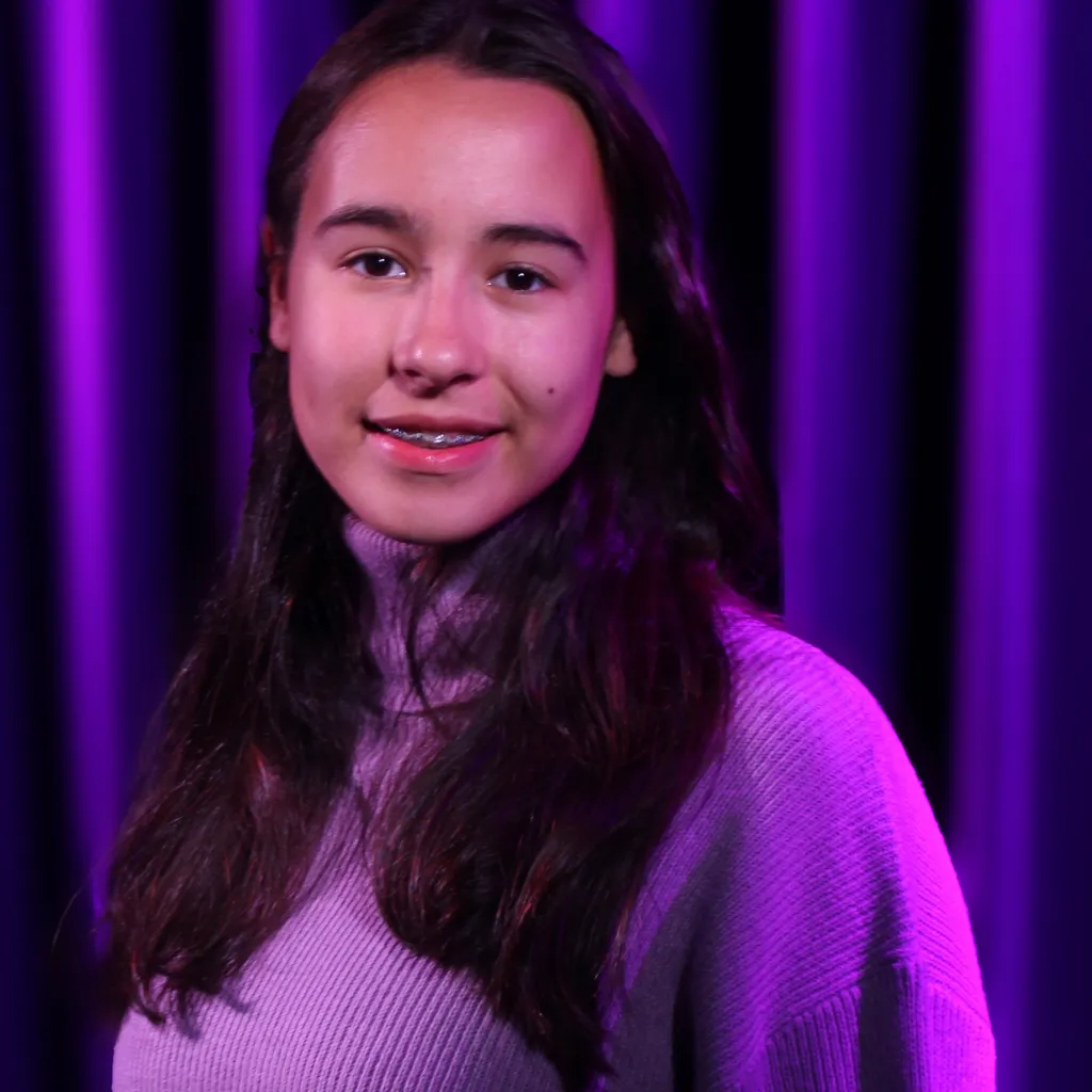 chat with ai character: Bella