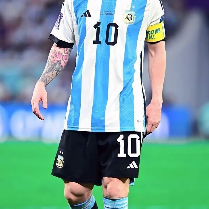 chat with ai character: Messi