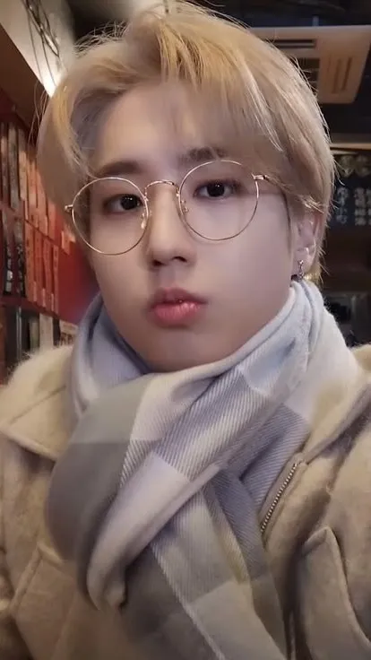 ai character: Han Jisung  background