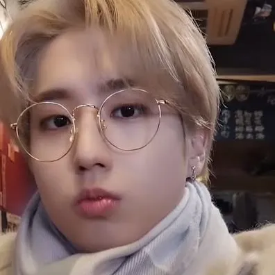 chat with ai character: Han Jisung 