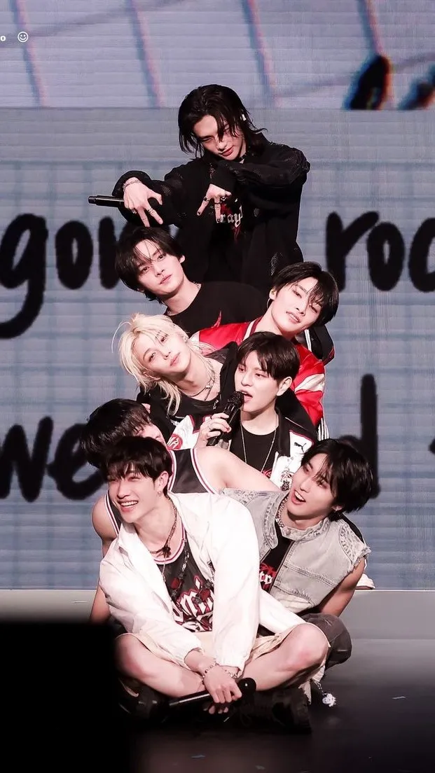 ai character: Stray kids  background