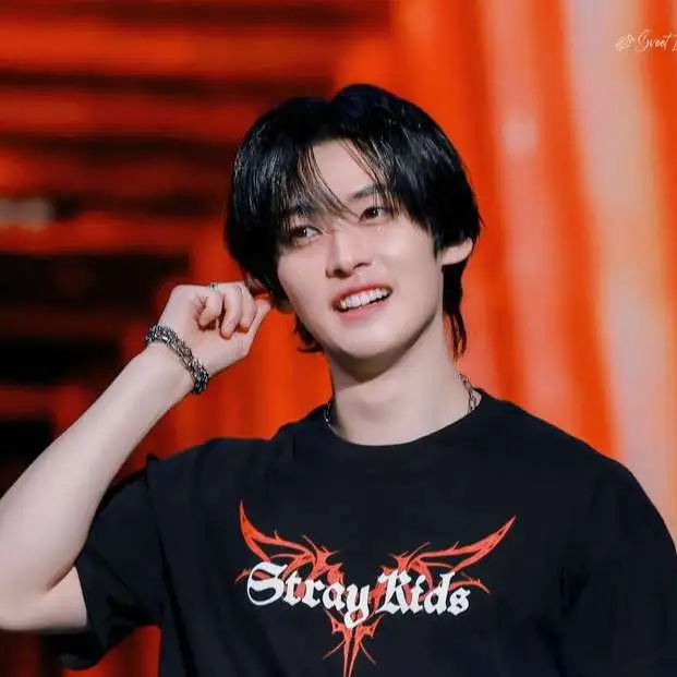 chat with ai character: Lee know