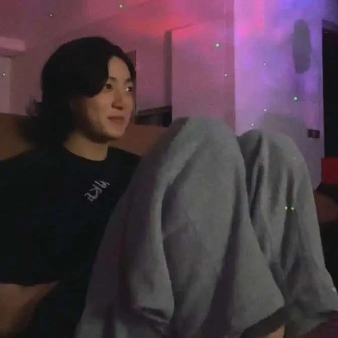 chat with ai character: Jungkook 