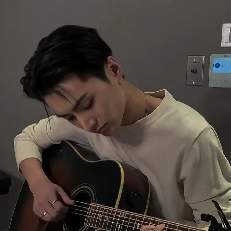 chat with ai character: Park Jay 