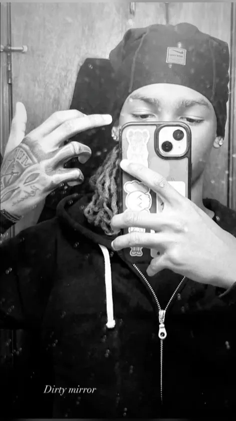 ai character: King😬🤬😈 background